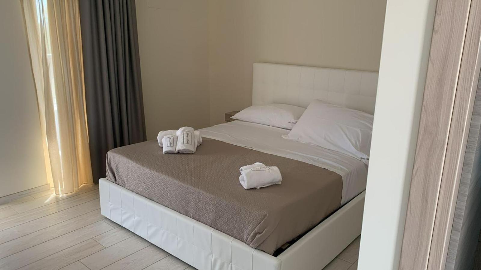 Luxury House Hotell Villapiana Exteriör bild